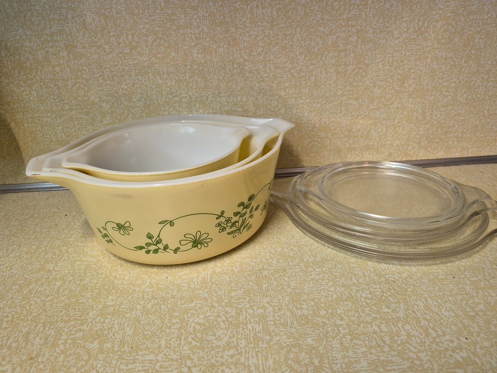 Vintage Pyrex Nesting Casserole Set with Lids