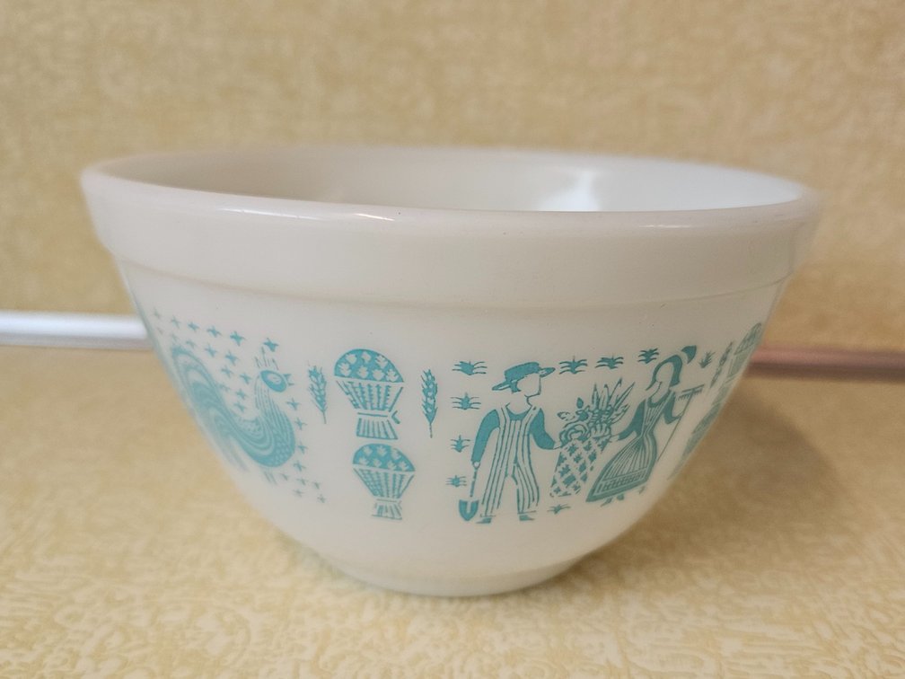Vintage Pyrex Butterprint 401 Mixing Bowl