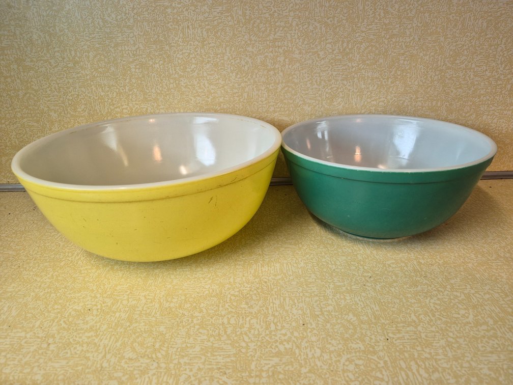 Vintage Pyrex Mixing Bowls