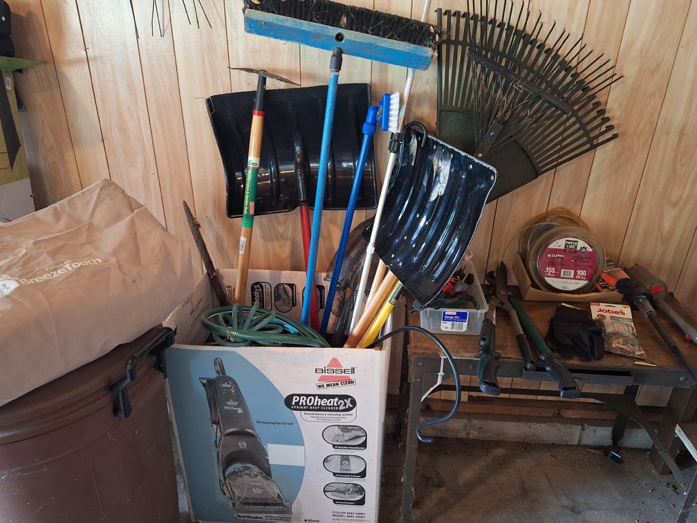Mixed Lawn & Garden Tools, Planters & Supplies Assortment