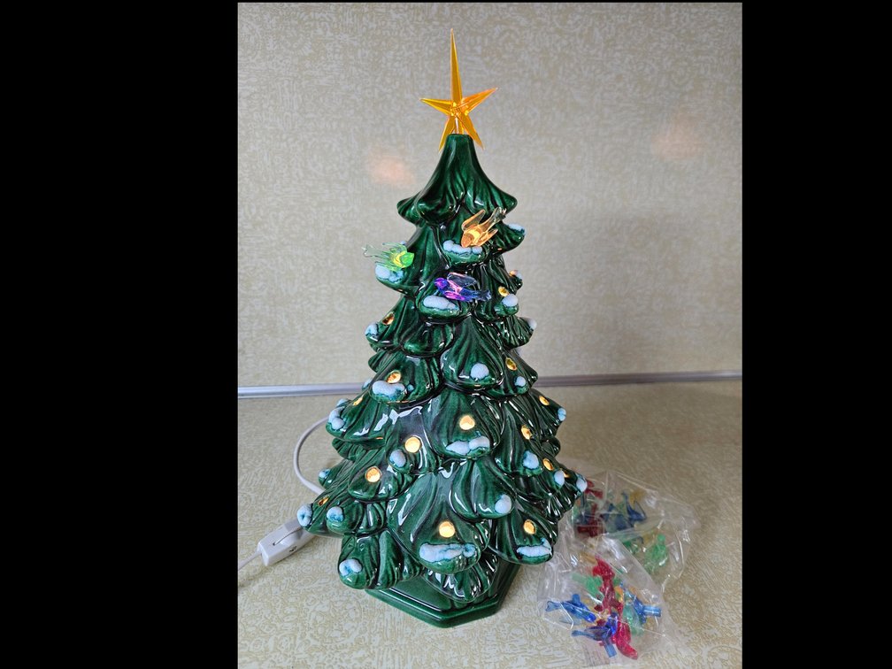 Vtg. Illuminated Tabletop Ceramic Christmas Tree