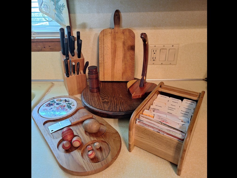 Farberware Knife Set & Assorted Wooden Kitchenware
