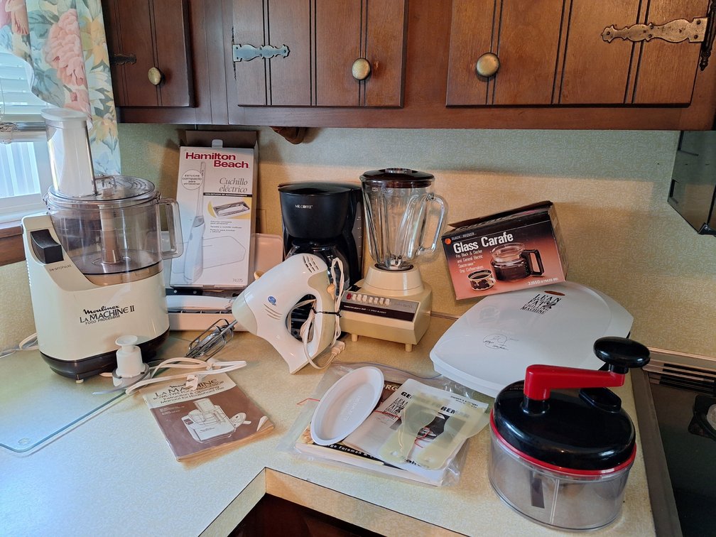 Assorted Small Kitchen Appliances