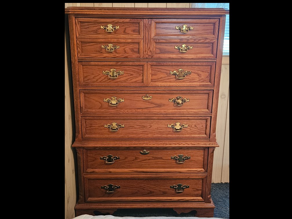 Bassett Furniture Chest of Drawers
