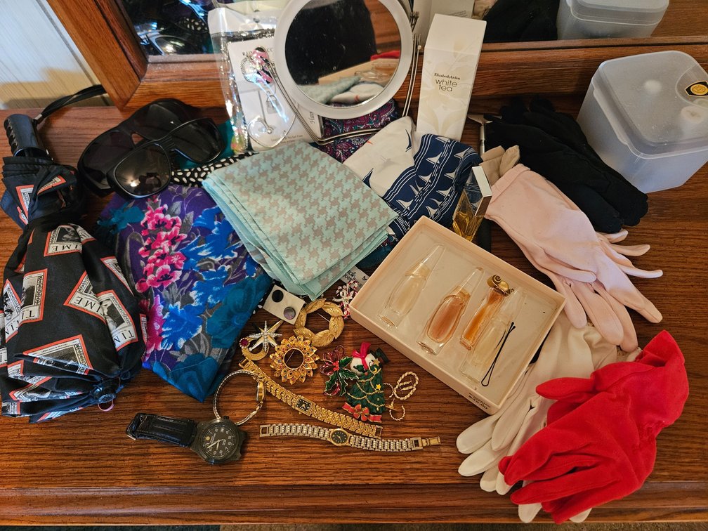 Mixed Watches, Fragrances & Costume Accessories
