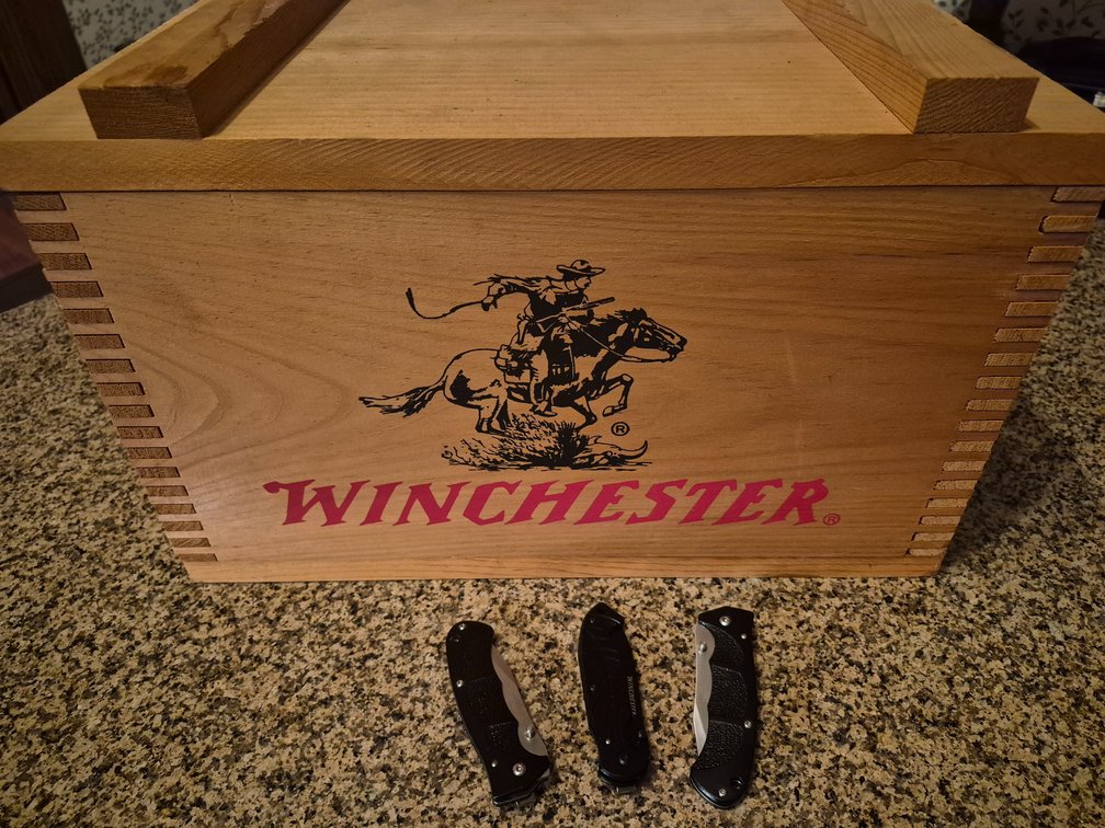 Winchester Wooden Box & Folding Pocket Knives