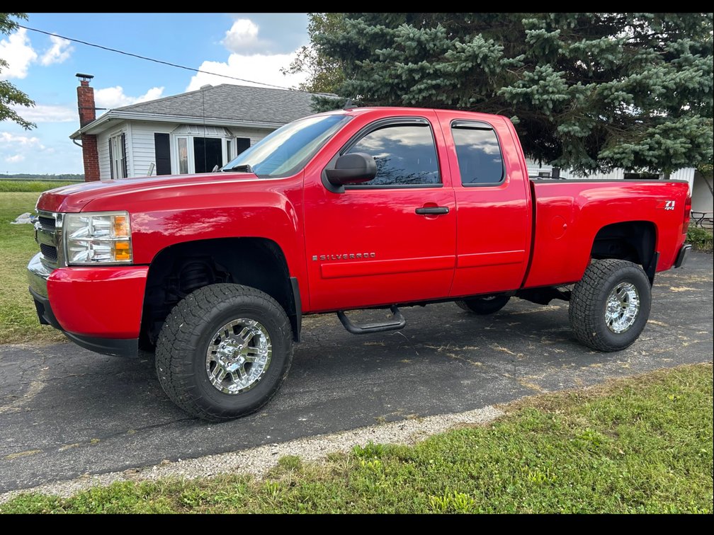 2007 Chevrolet Silverado Z71 4x4 Pickup Truck