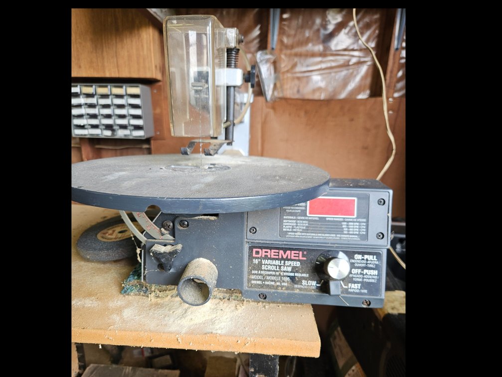 Dremel 1695 16" Variable Speed Scroll Saw with Hirsh Stand