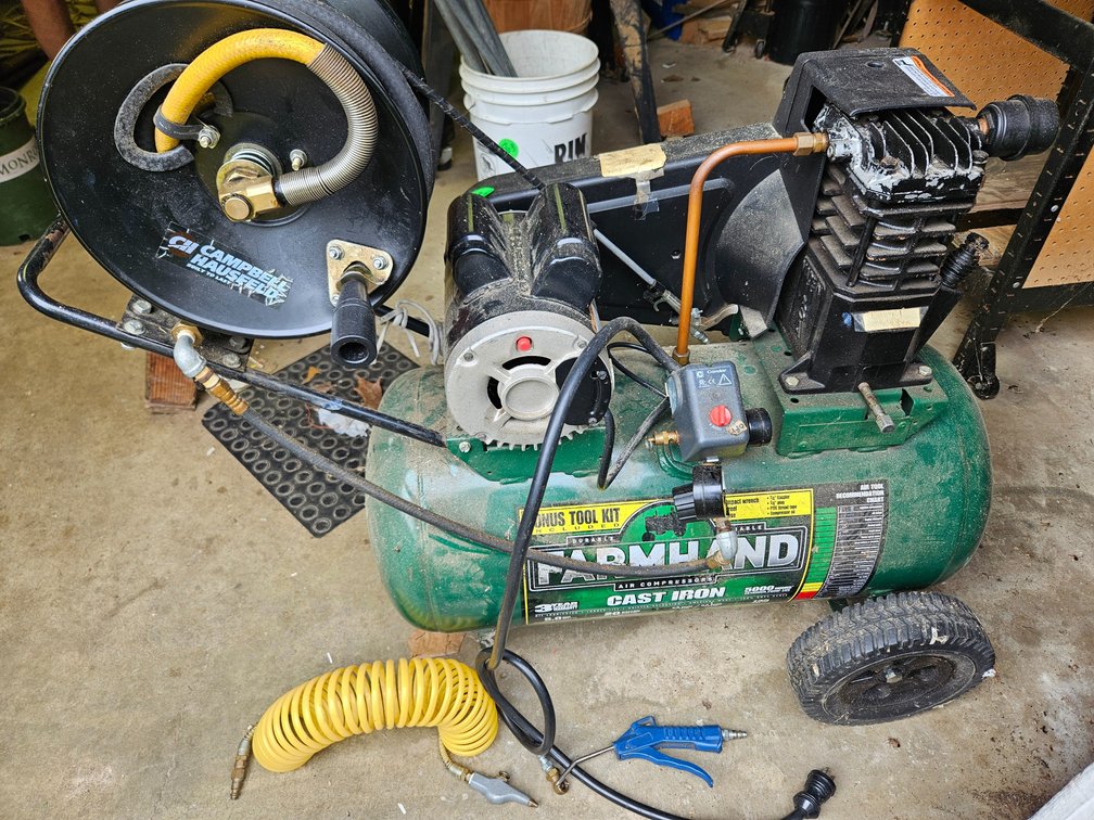 Farmhand 20 Gallon Cast Iron Horizontal Air Compressor