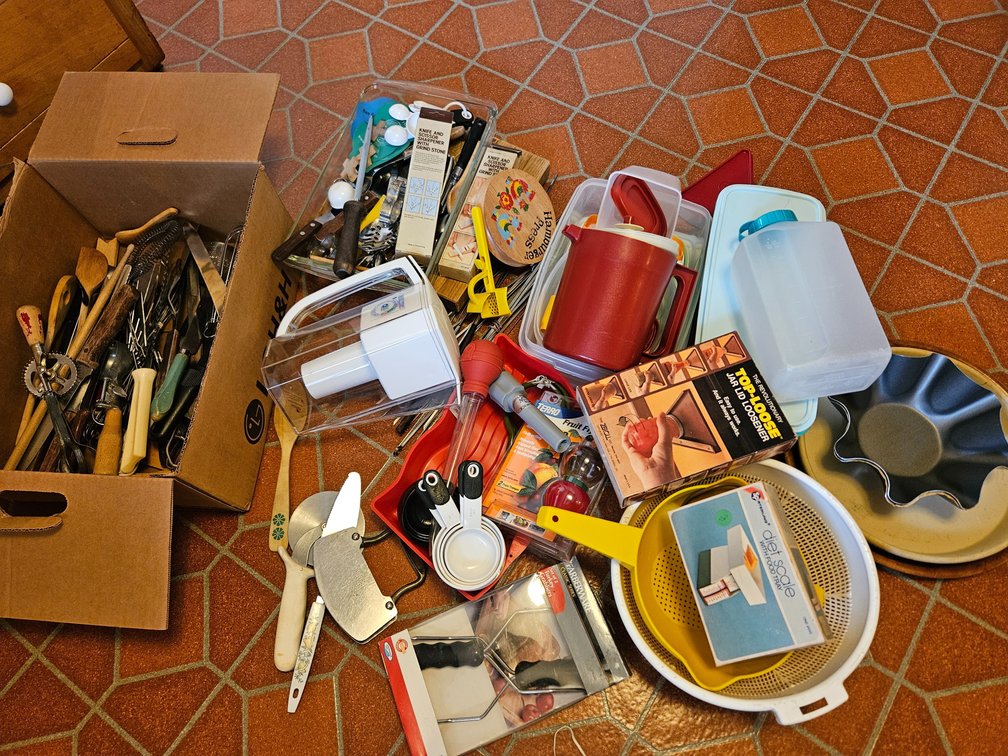 Variety Kitchen Utensils, Bakeware, Dishware, and More