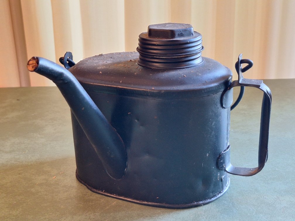 B & O R R Metal Oil Can with Bail Handle