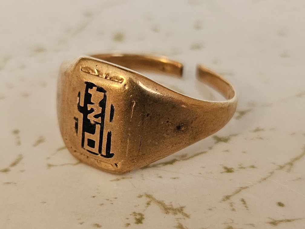 10K Signet Ring