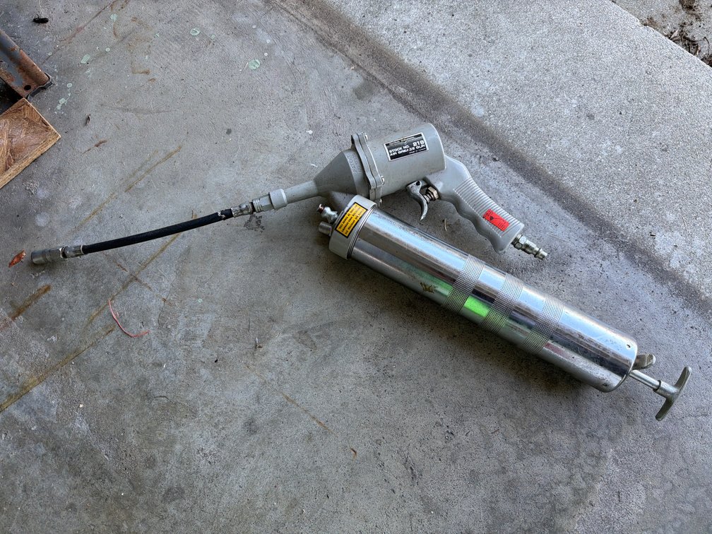 Central Pneumatic Stock Air Grease Gun