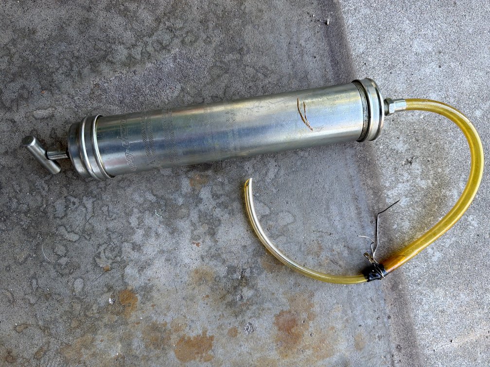 Snap-on Fluid Suction Gun with Flexible Tubing