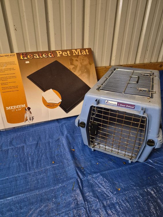 Plastic Two-Door Pet Carrier and Heated Pet Mat