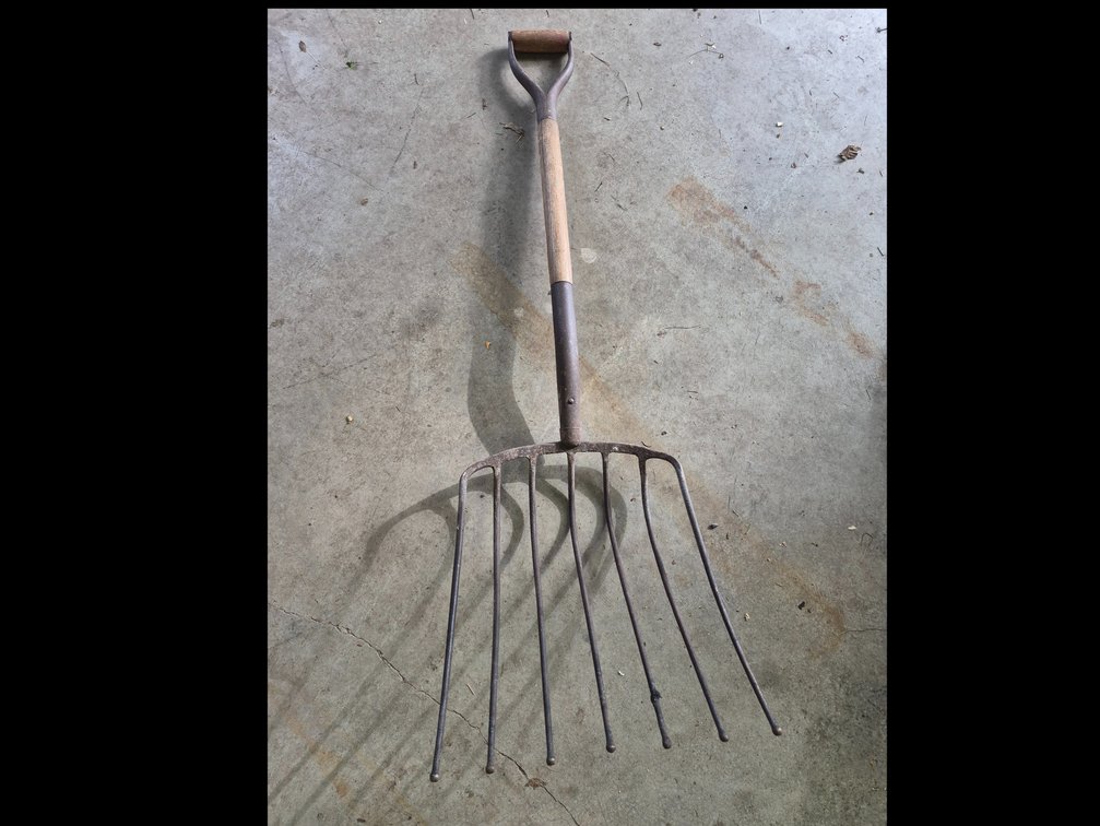 D-Handle Scoop Fork with Ball-Tipped Metal Tines
