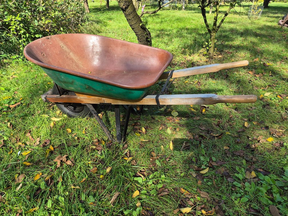 Radio Flyer Model 35 Contractor's Wheelbarrow