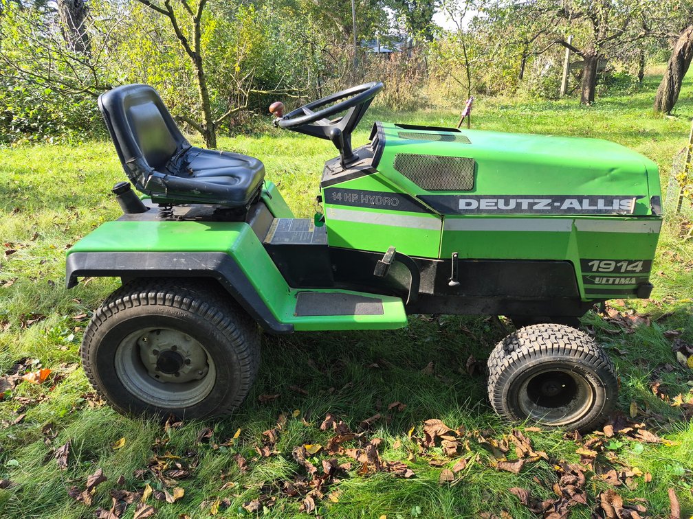 Deutz-Allis 1914 Ultima 14 HP Hydro Riding Lawn Tractor