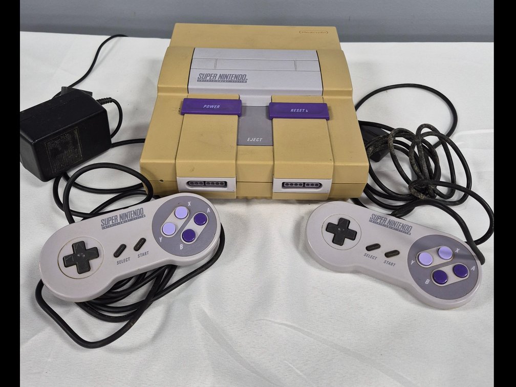 Nintendo Super NES SNS-001 Console with Two Controllers
