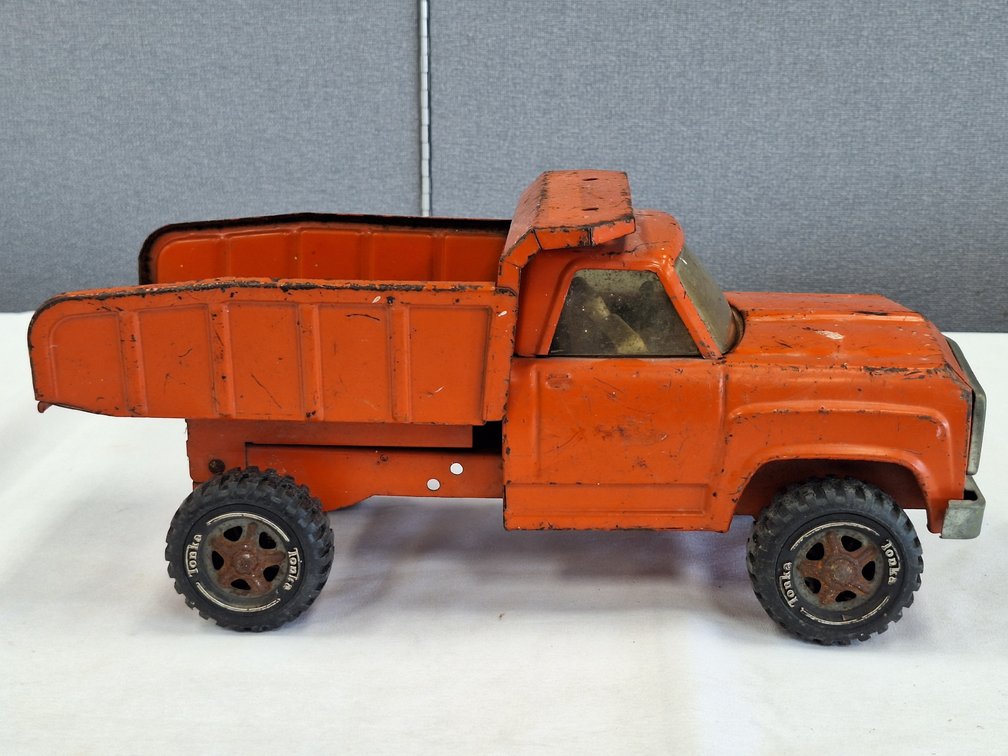 Tonka 13190 Pressed Steel Dump Truck