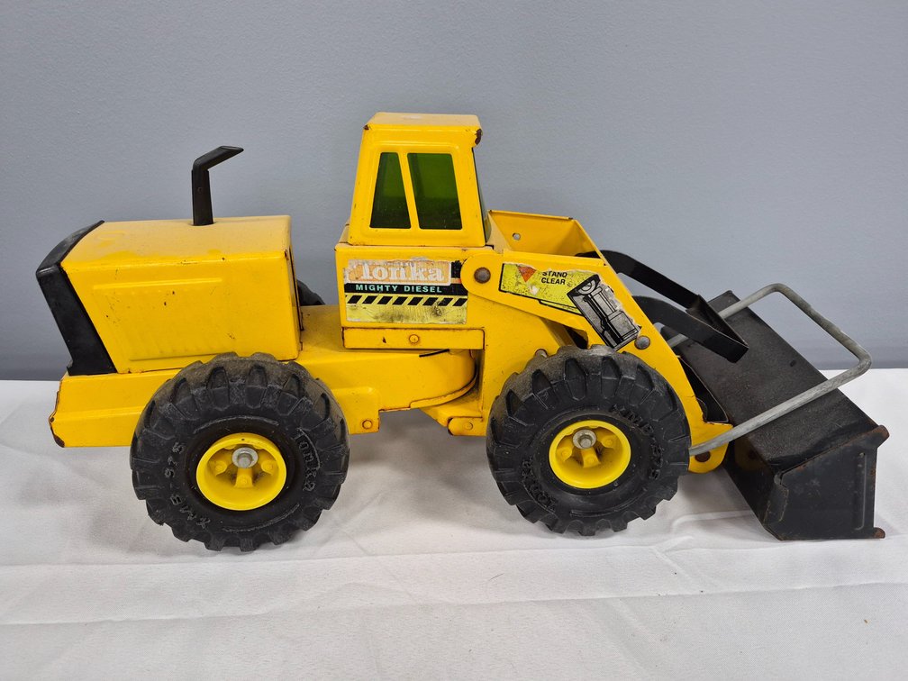 Tonka Mighty Diesel XMB-975 Pressed Steel Front-End Loader