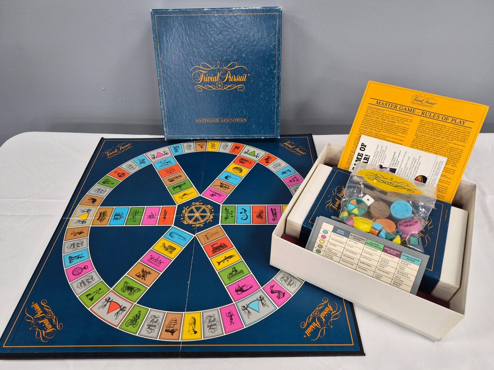Trivial Pursuit Master Game Genus Edition Board Game