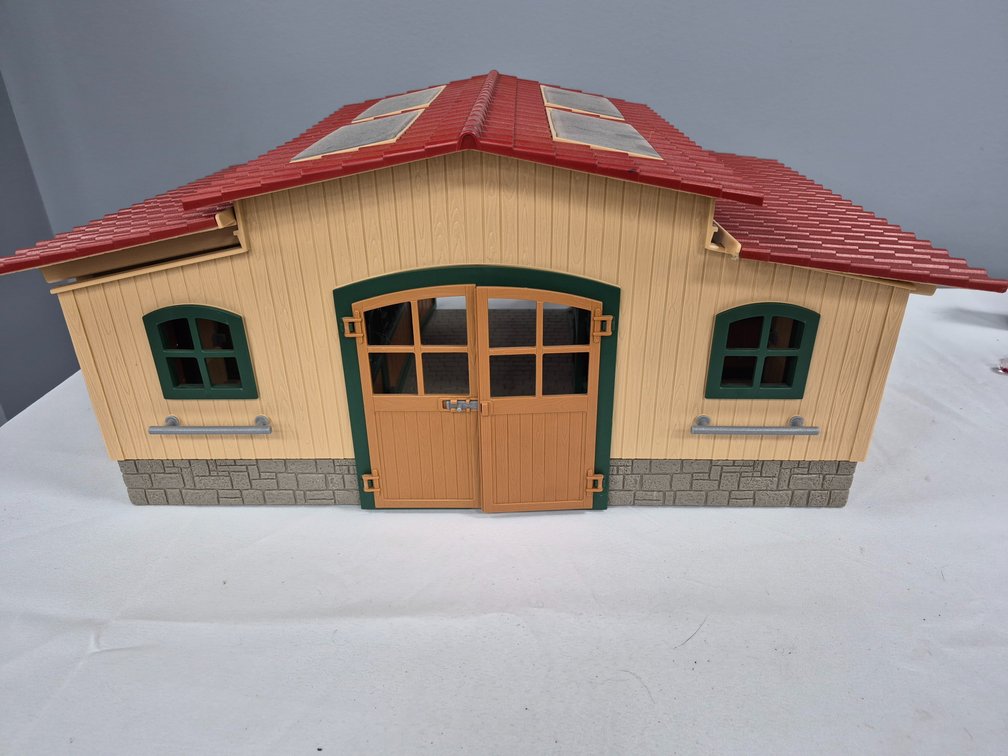 Schleich Plastic Toy Horse Stable Barn