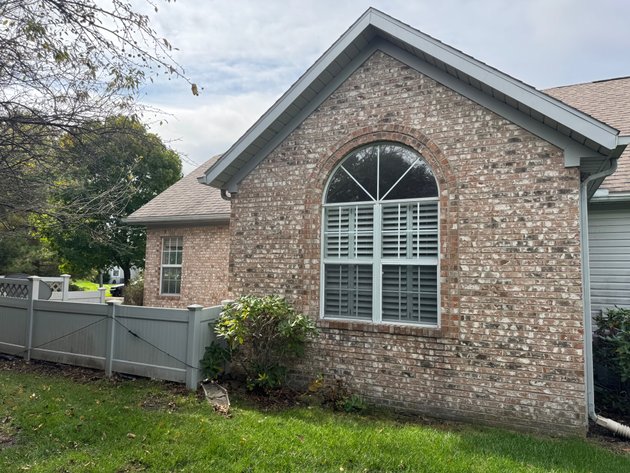 93 Stonegate Circle, Bowling Green, OH 43402