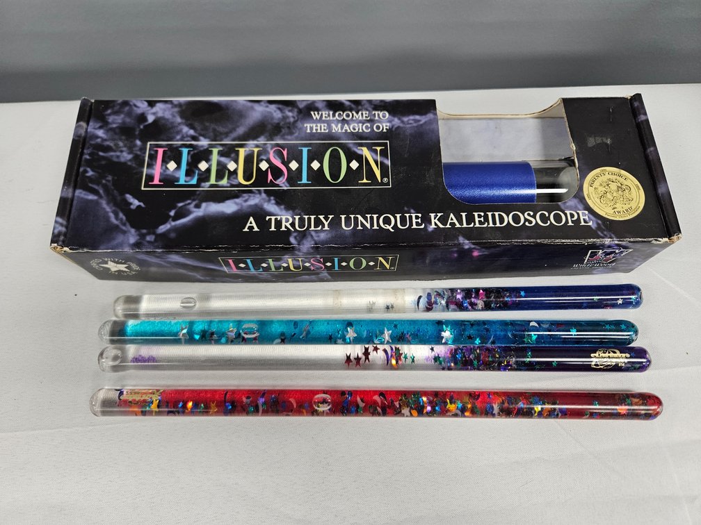 WildeWood Illusion Kaleidoscope Set with Four Glitter Wands