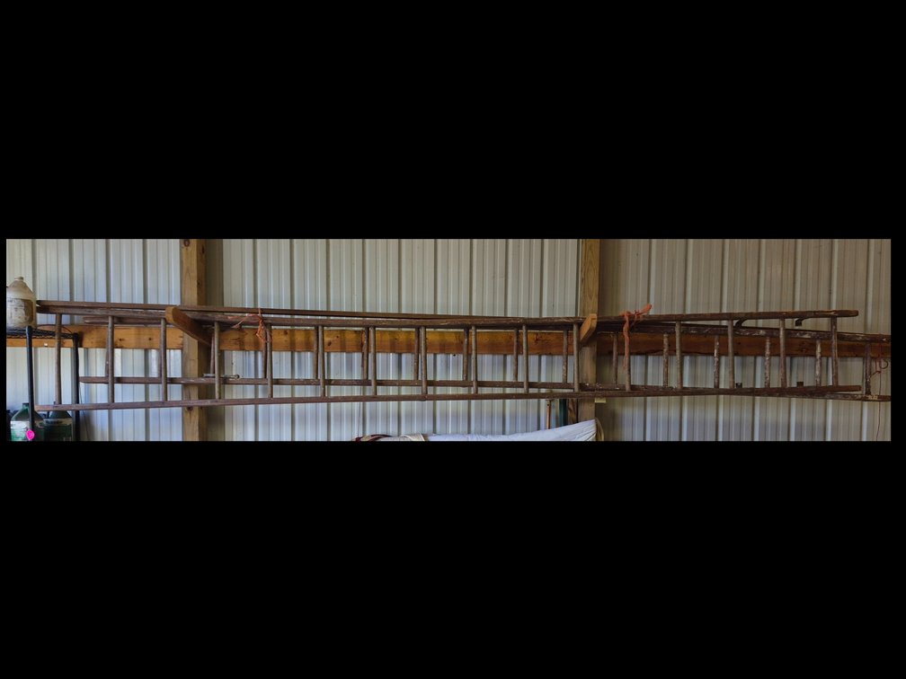 Wooden Extension Ladder with Round Rungs