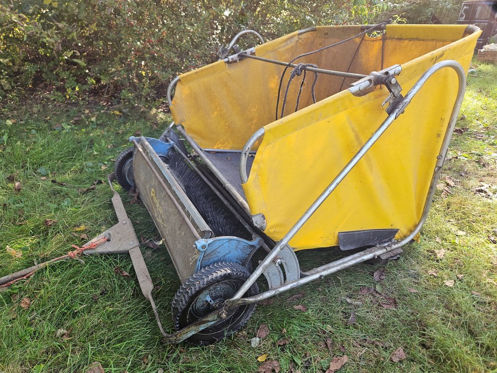 Parker Trailette TE - 7736 Tow-Behind Lawn Sweeper