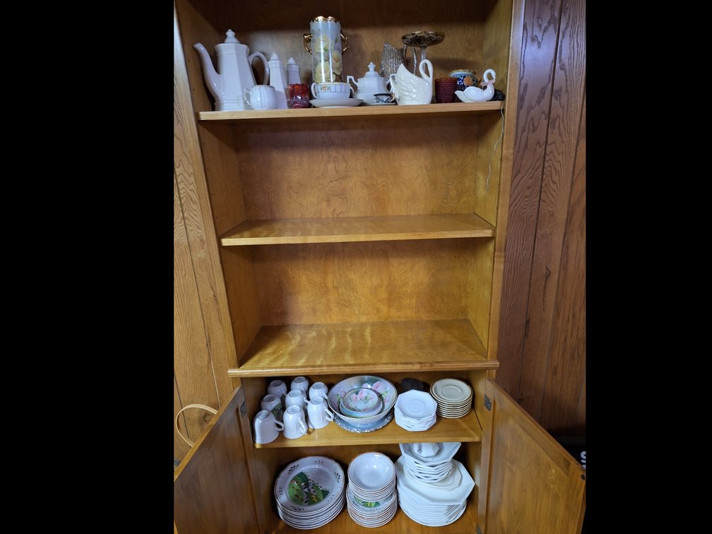 Dinnerware and Decorative Items