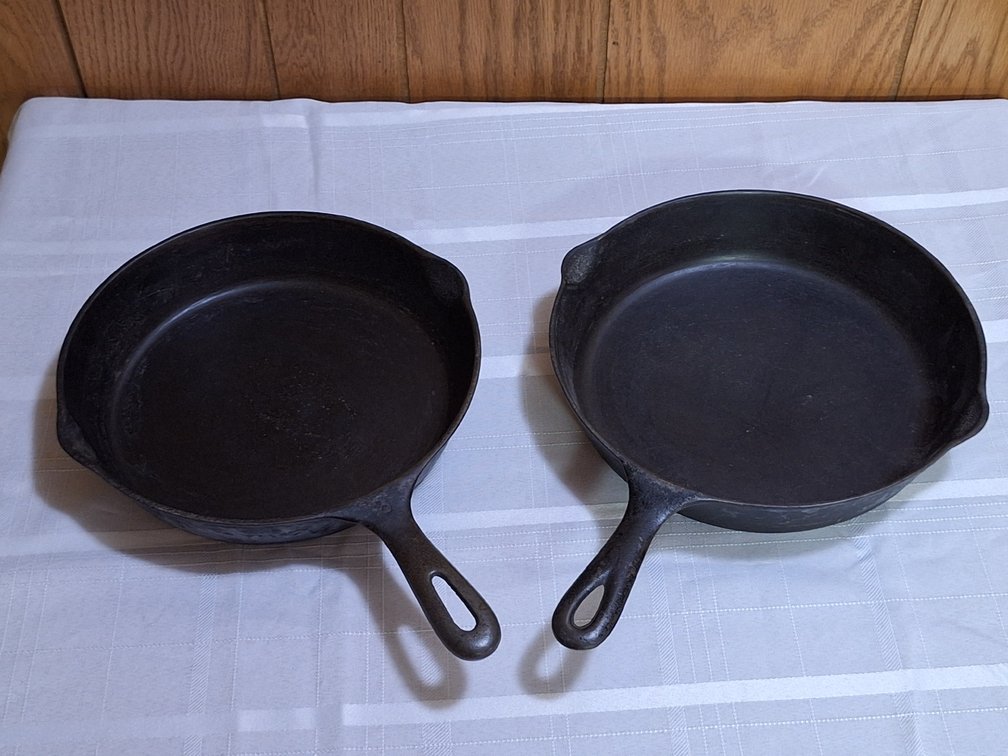 Cast Iron Skillets with Dual Pour Spouts