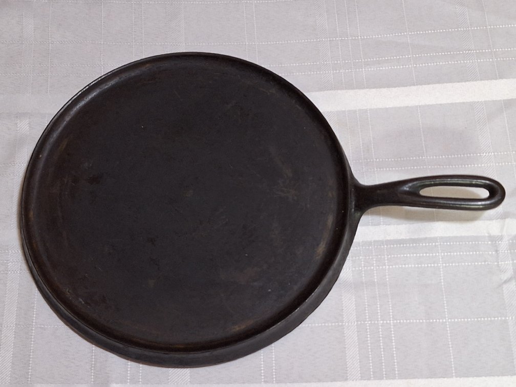 Wagner Ware 1109 B Cast Iron Round Griddle