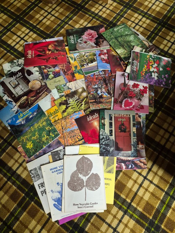 Ideals Seasonal Magazines and Extension Service Bulletins
