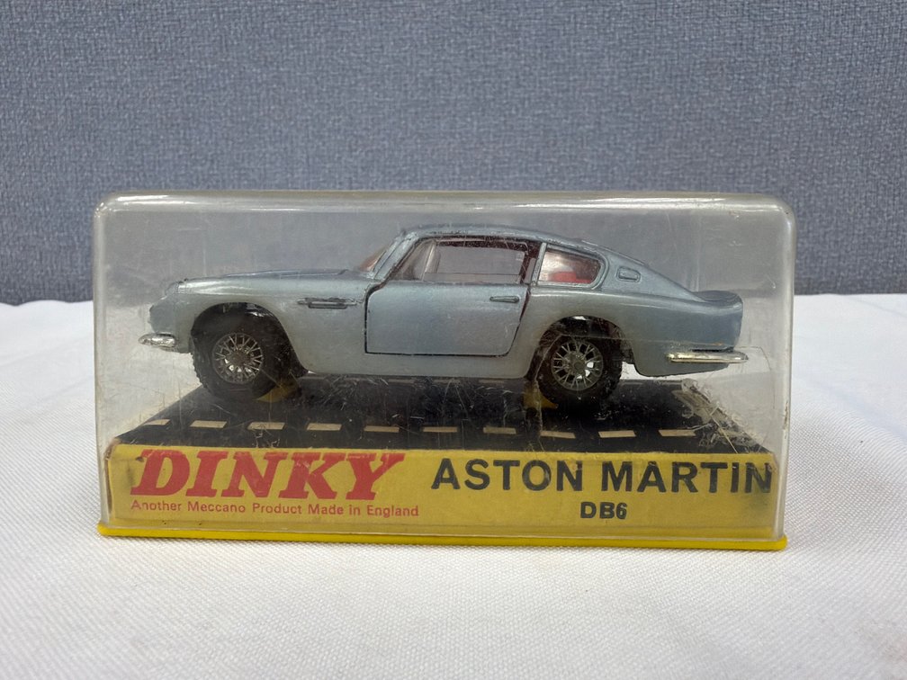 Dinky 153 Aston Martin DB6 Die-Cast Model Car