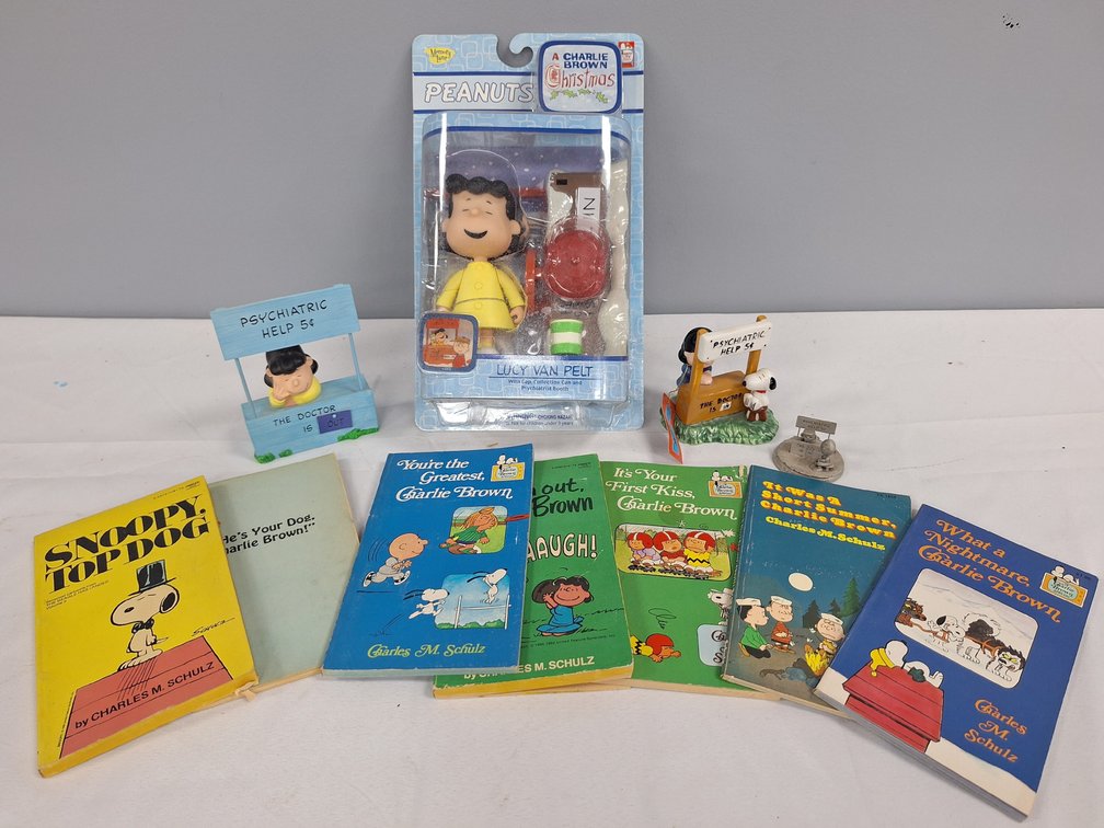 Peanuts Figurines, Action Figure, and Paperback Books