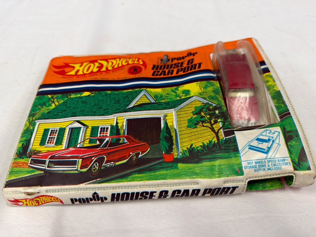 Mattel Hot Wheels Pop-Up House & Car Port Playset
