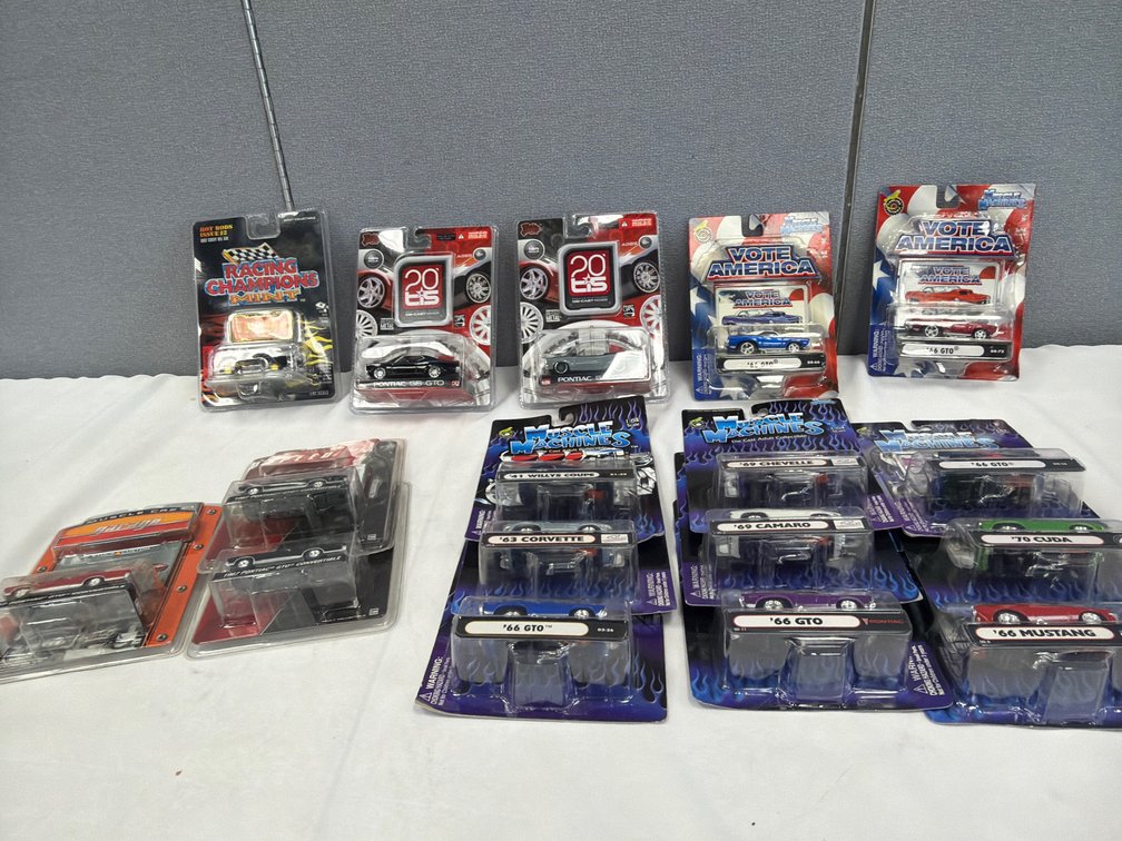 1:64 Scale Die-Cast Model Muscle Cars
