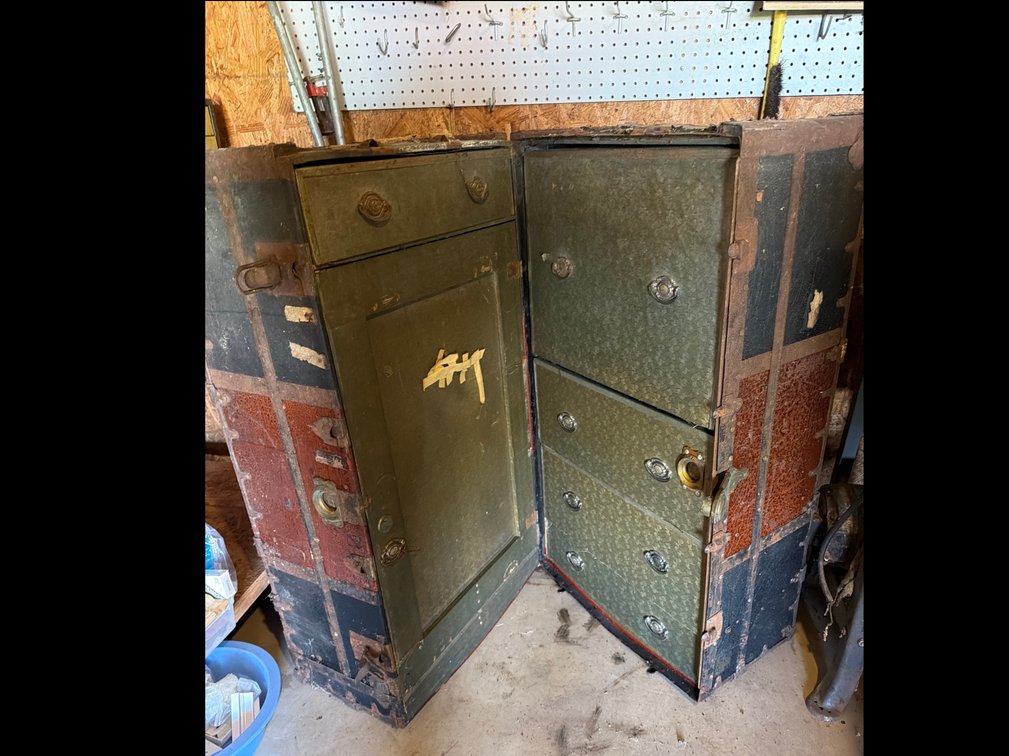 Innovation Trunk Co. Wardrobe Steamer Trunk