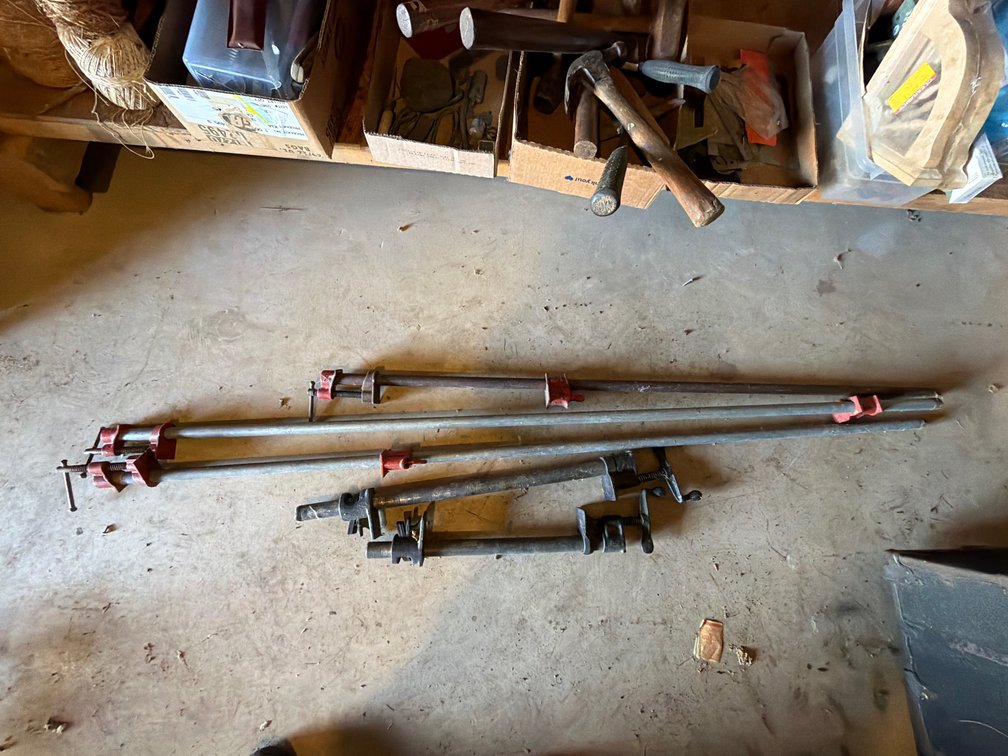 Metal Pipe Clamps and Threaded Steel Pipes