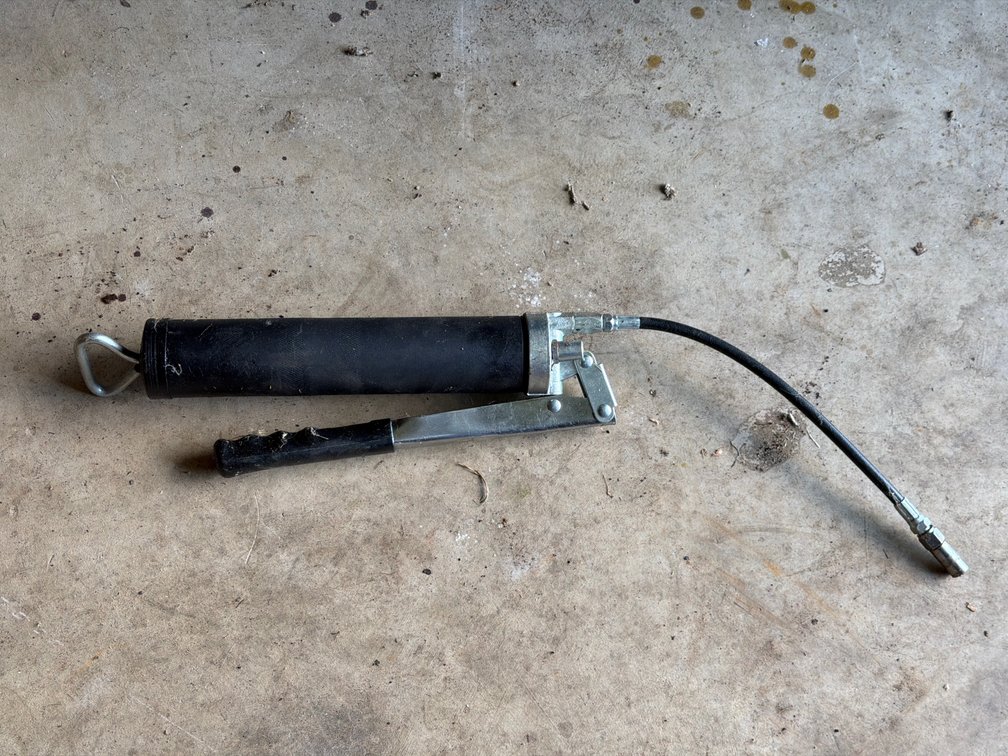 Lever-Action Grease Gun with Flexible Hose