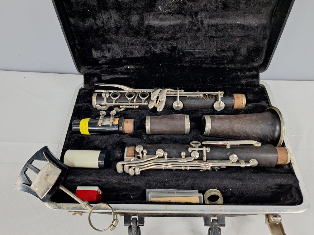 Selmer Signet Special Wood Clarinet with Case