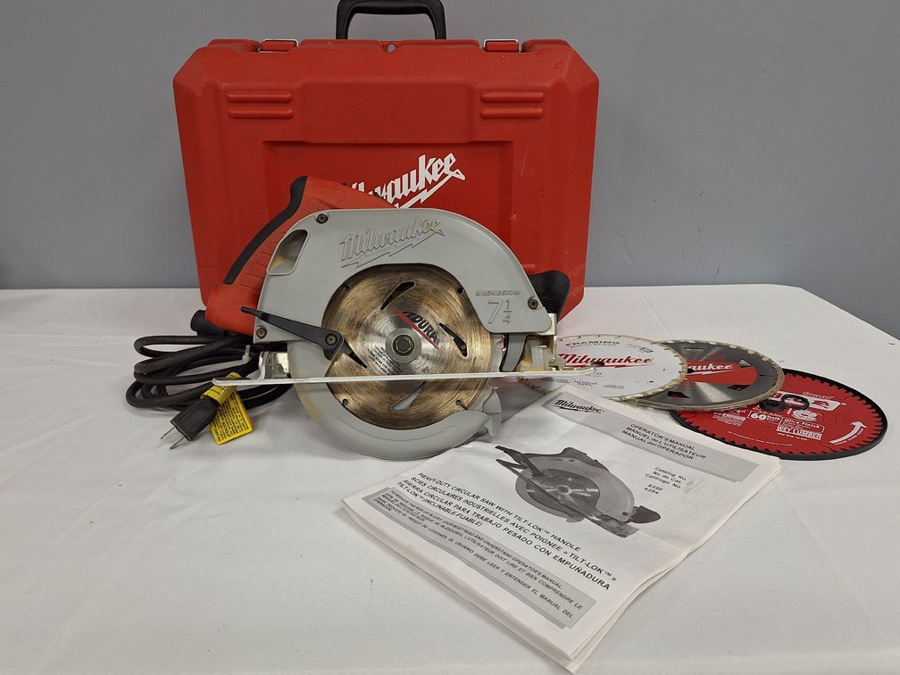 Milwaukee 6394 7-1/4 In. Circular Saw with Case and Blades
