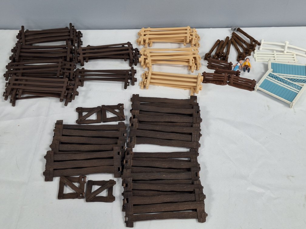Plastic Toy Fencing, Gates, and Miniature Figures