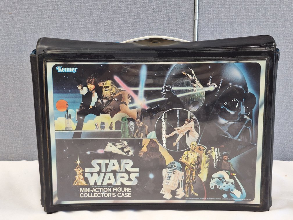 Kenner Star Wars Collectors Case and Mini Action Figures