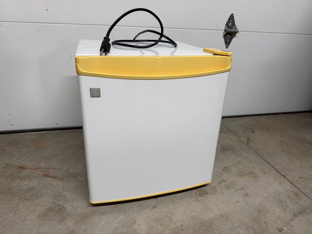 GE Compact Single-Door Mini Refrigerator