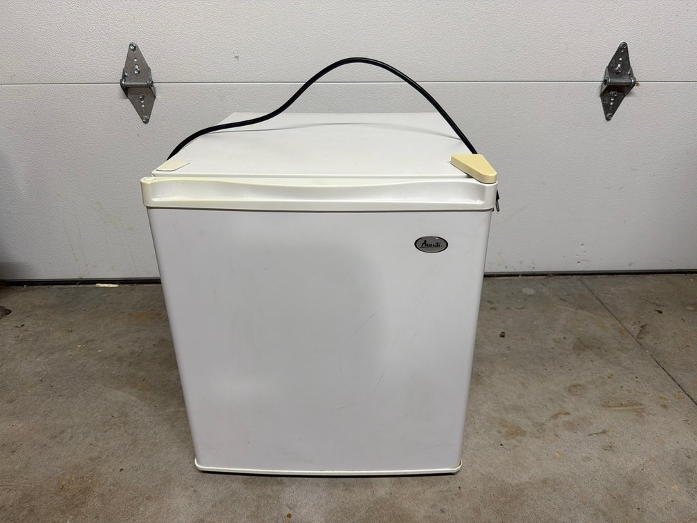 Avanti White Single-Door Compact Refrigerator