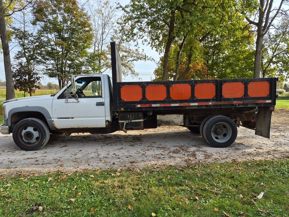 Chevrolet 3500HD Regular Cab Flatbed Dump Truck