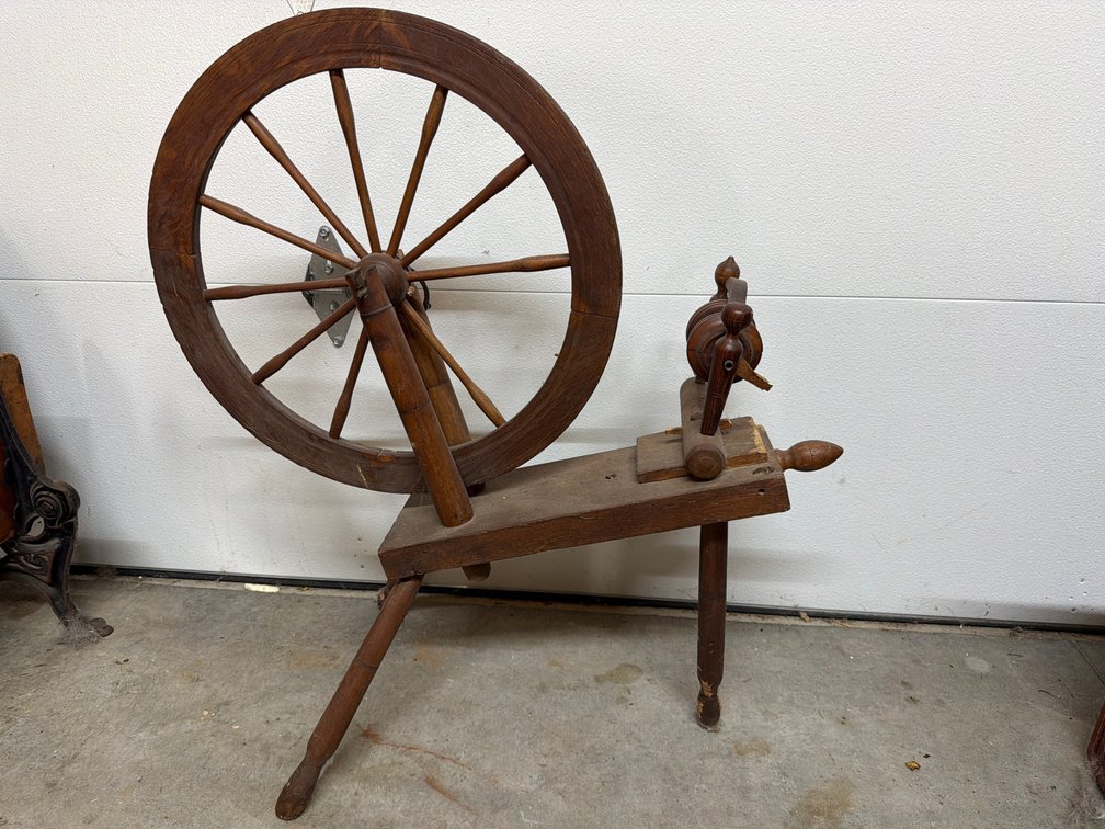 Wooden Spinning Wheel with 12-Spoke Drive Wheel